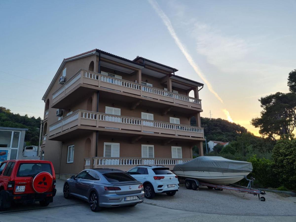 Apartments Nada Mundanije Zewnętrze zdjęcie