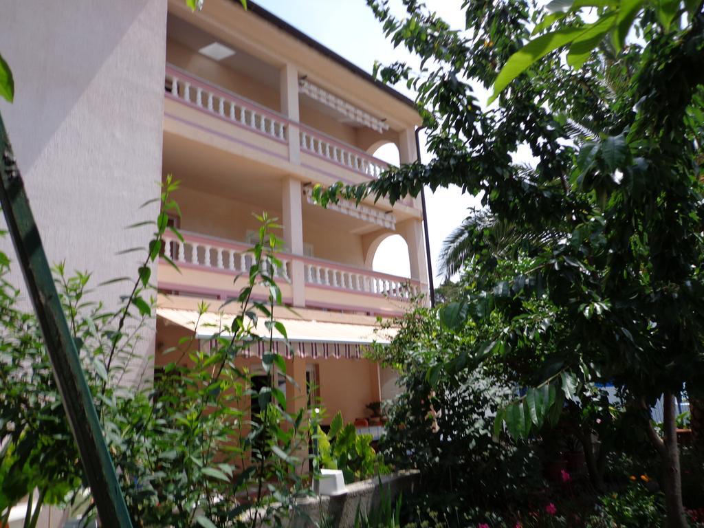 Apartments Nada Mundanije Zewnętrze zdjęcie